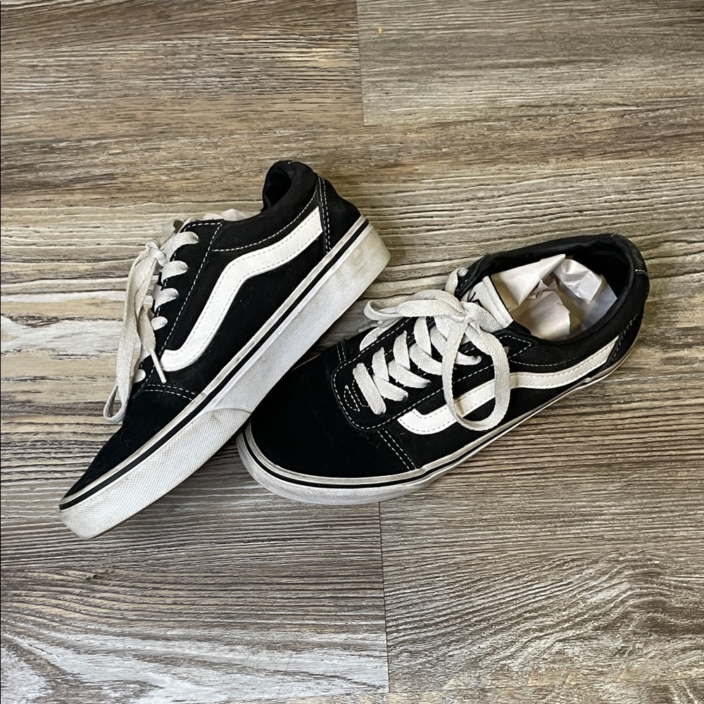 Vans Black and White Lace-Up Shoes - Picture 2 of 5